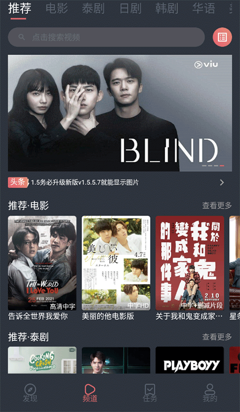 趴在书堆上的橘猫打哈欠特写壁纸